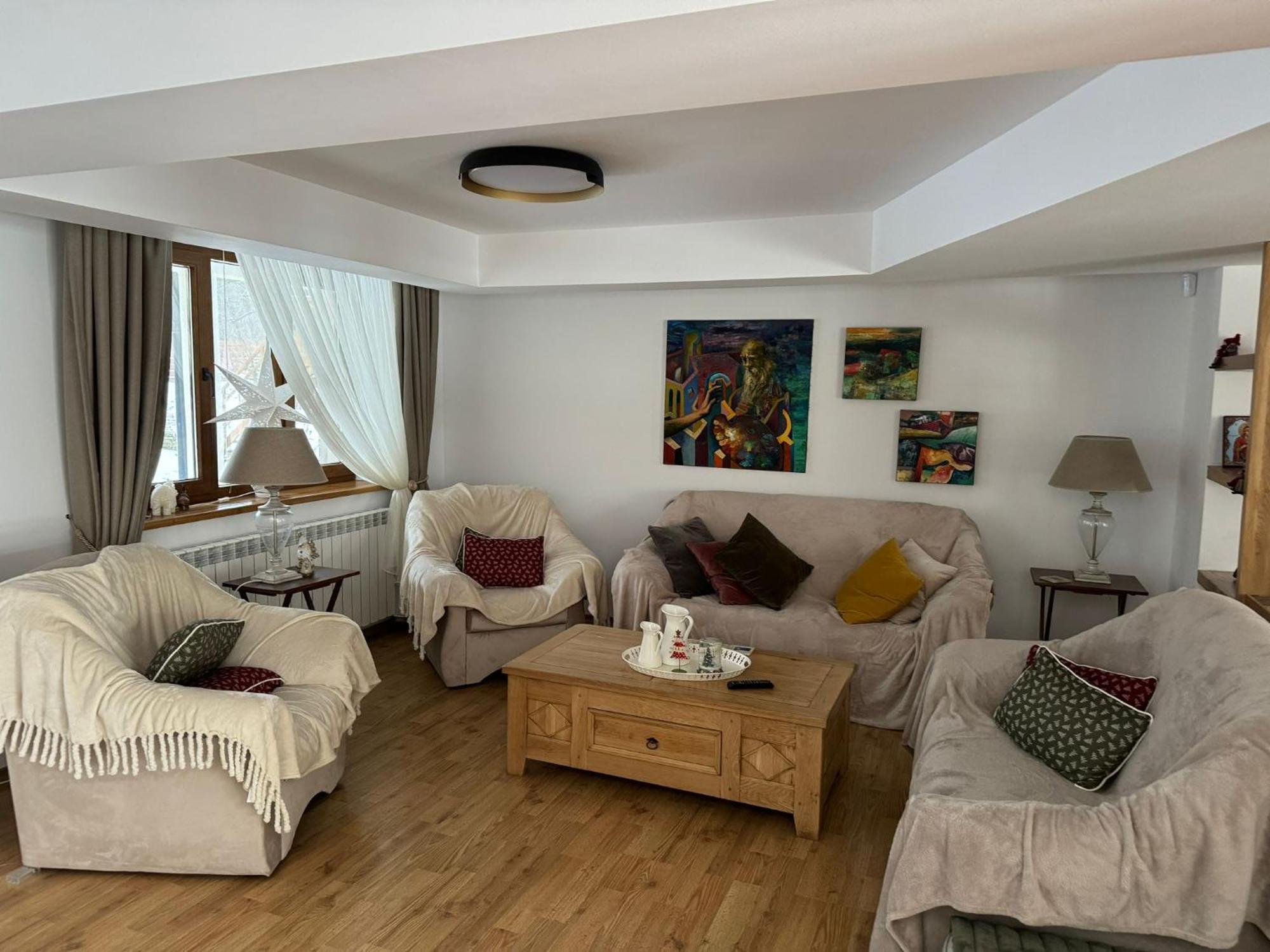 Вилла Evie'S Tree House Dragomirna Экстерьер фото