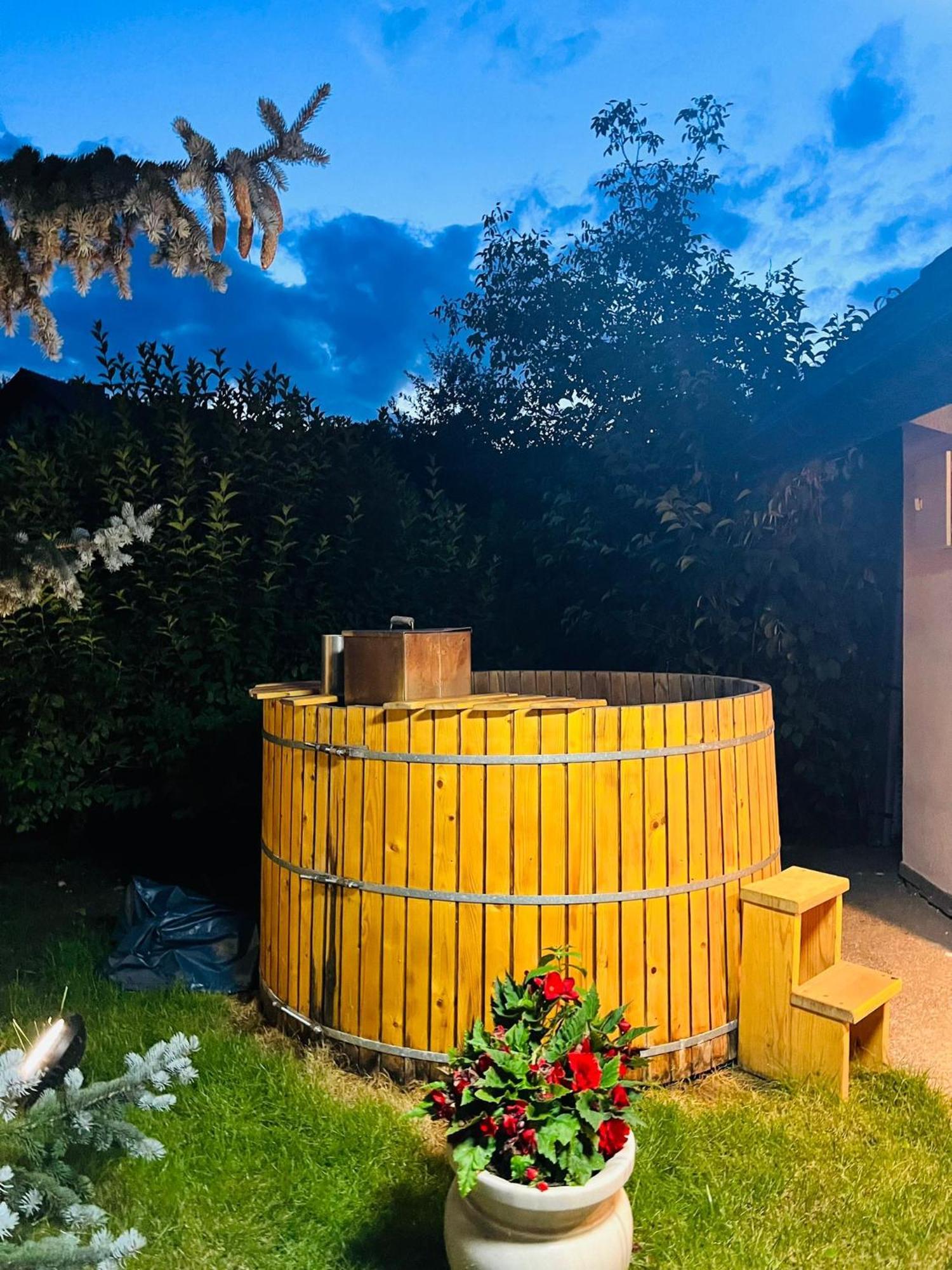 Вилла Evie'S Tree House Dragomirna Экстерьер фото
