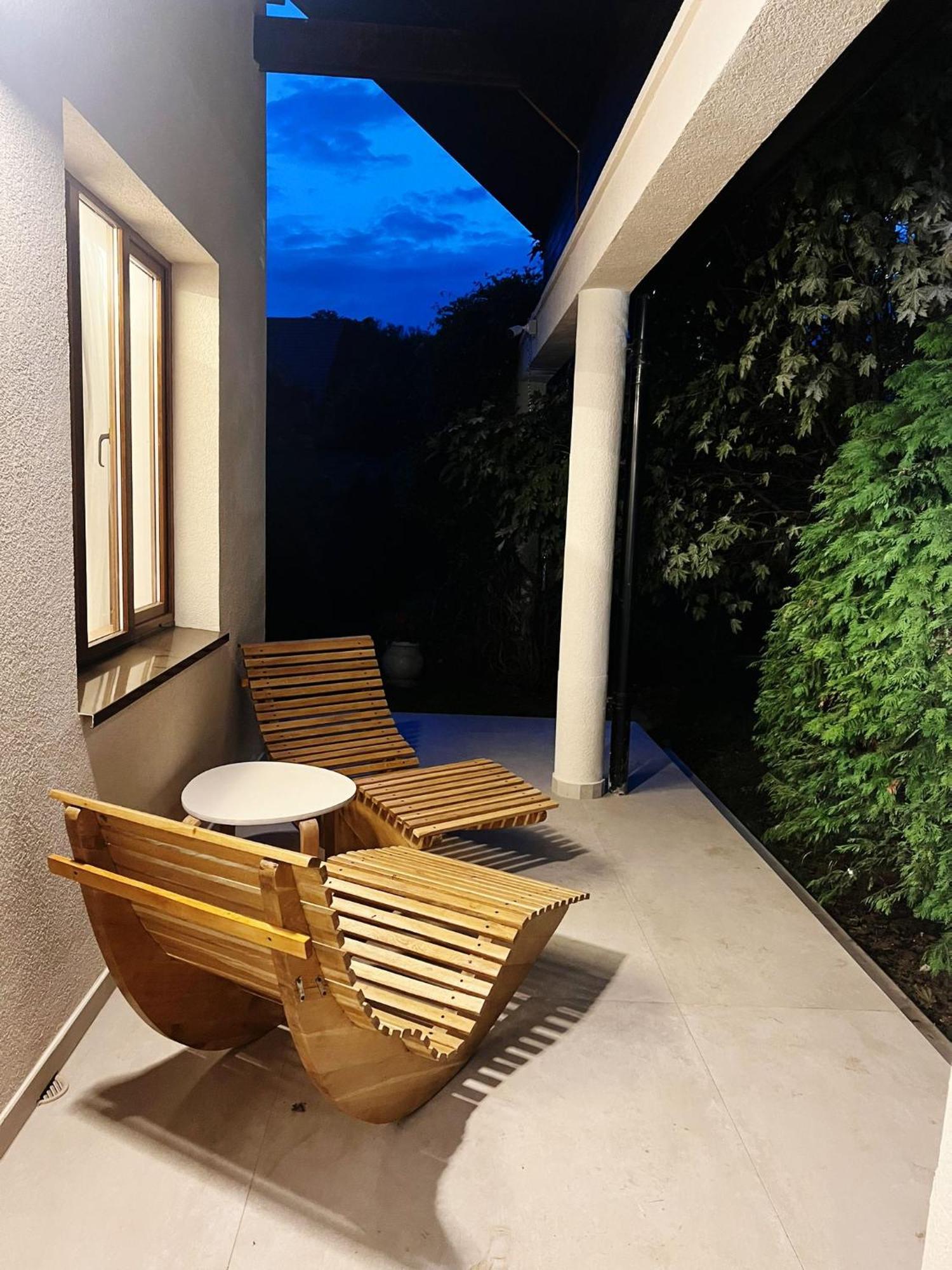 Вилла Evie'S Tree House Dragomirna Экстерьер фото