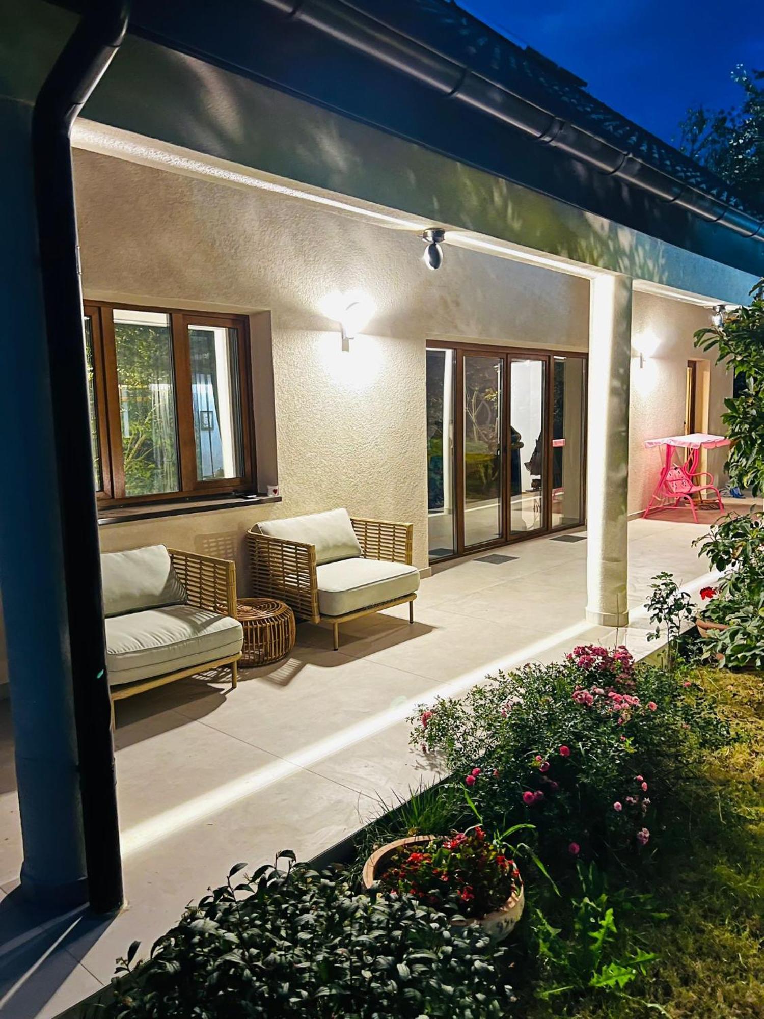Вилла Evie'S Tree House Dragomirna Экстерьер фото