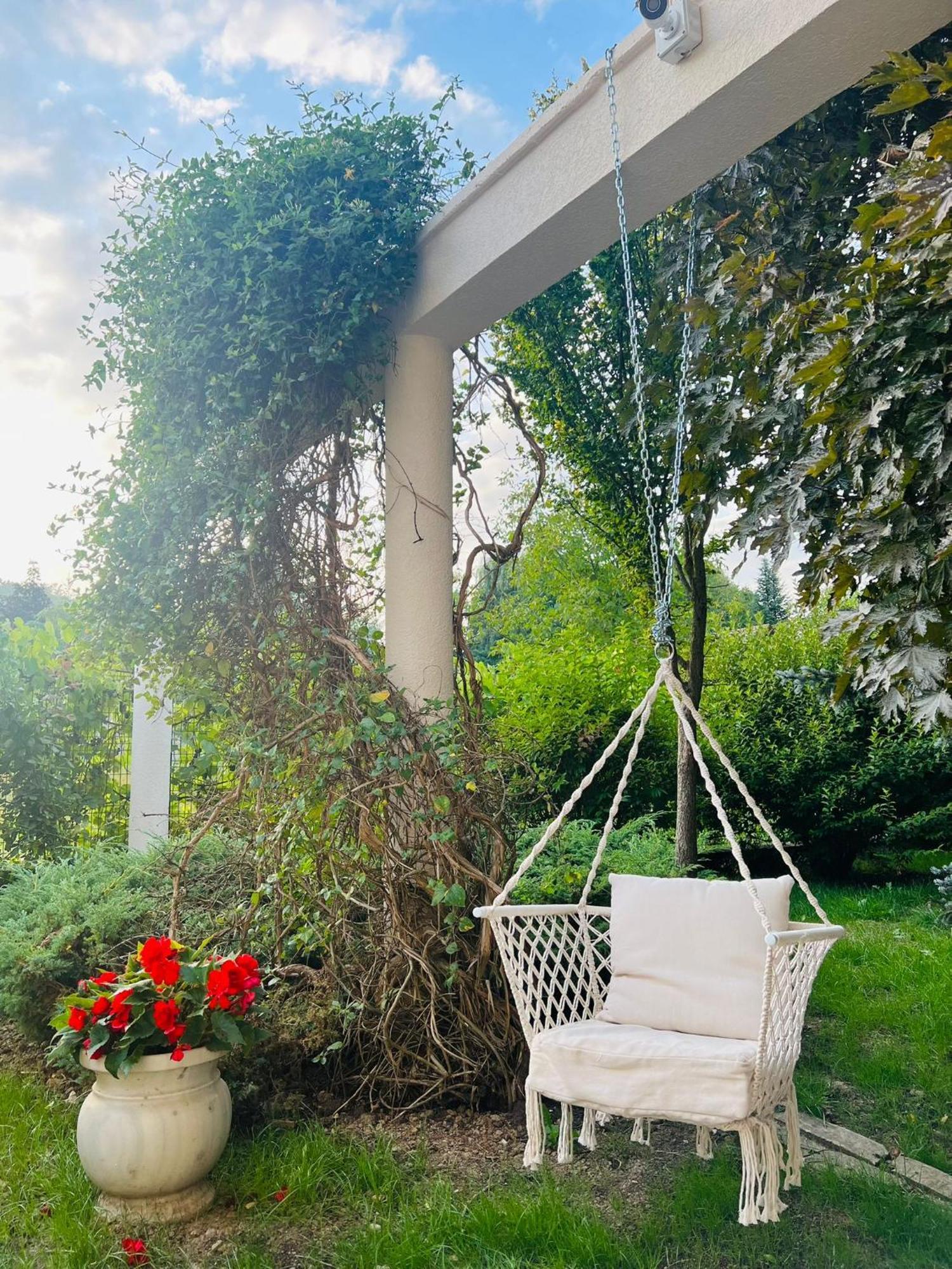 Вилла Evie'S Tree House Dragomirna Экстерьер фото