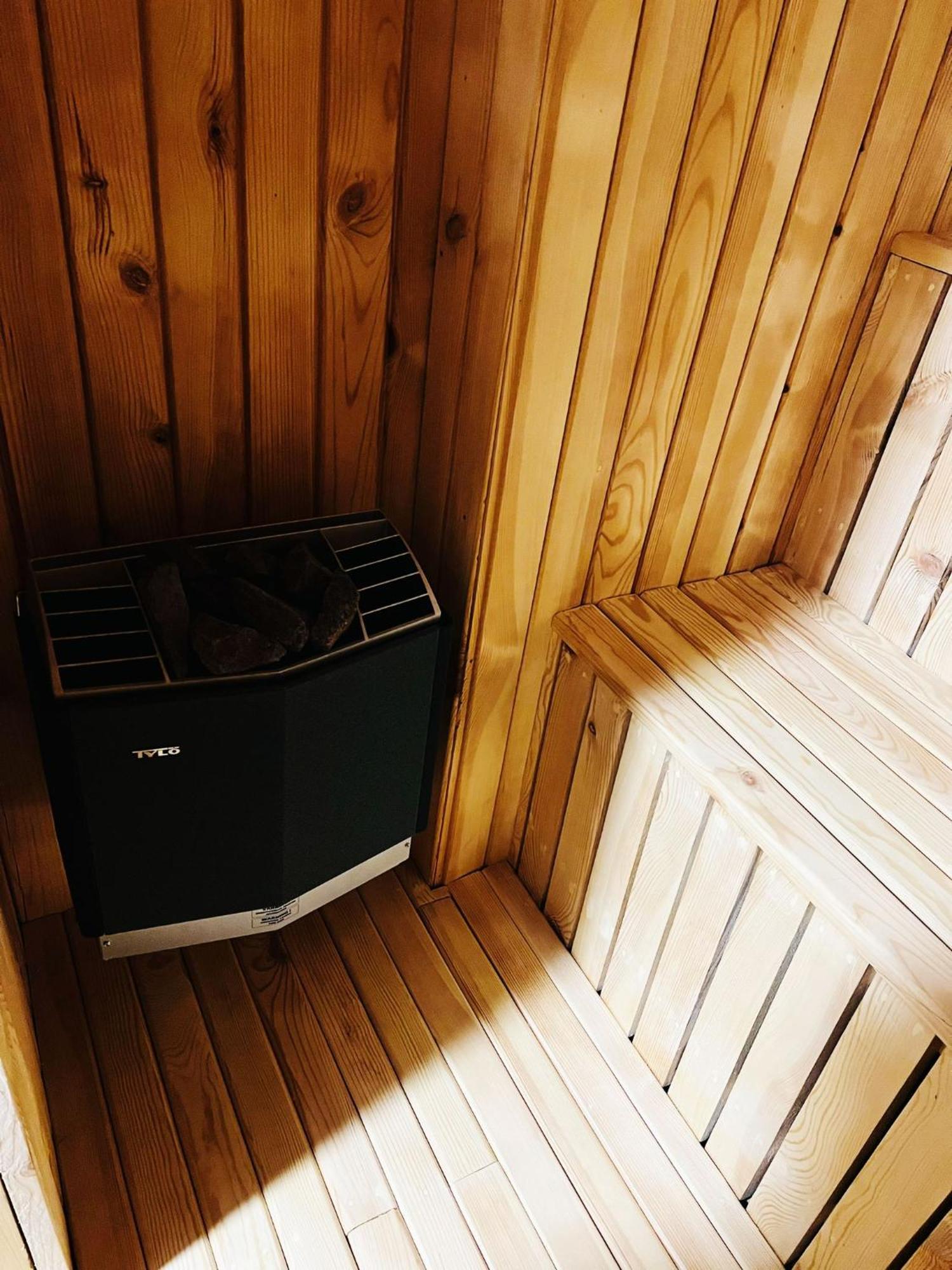 Вилла Evie'S Tree House Dragomirna Экстерьер фото