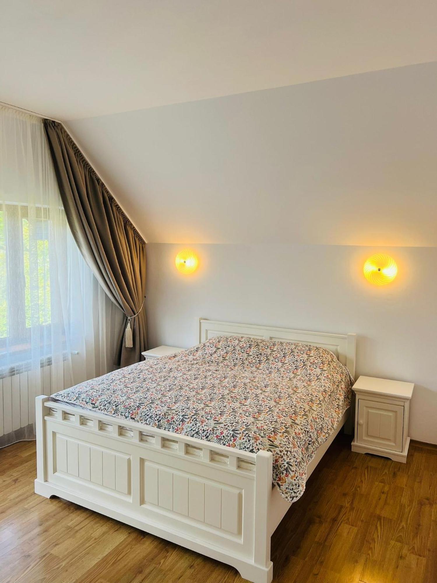 Вилла Evie'S Tree House Dragomirna Экстерьер фото