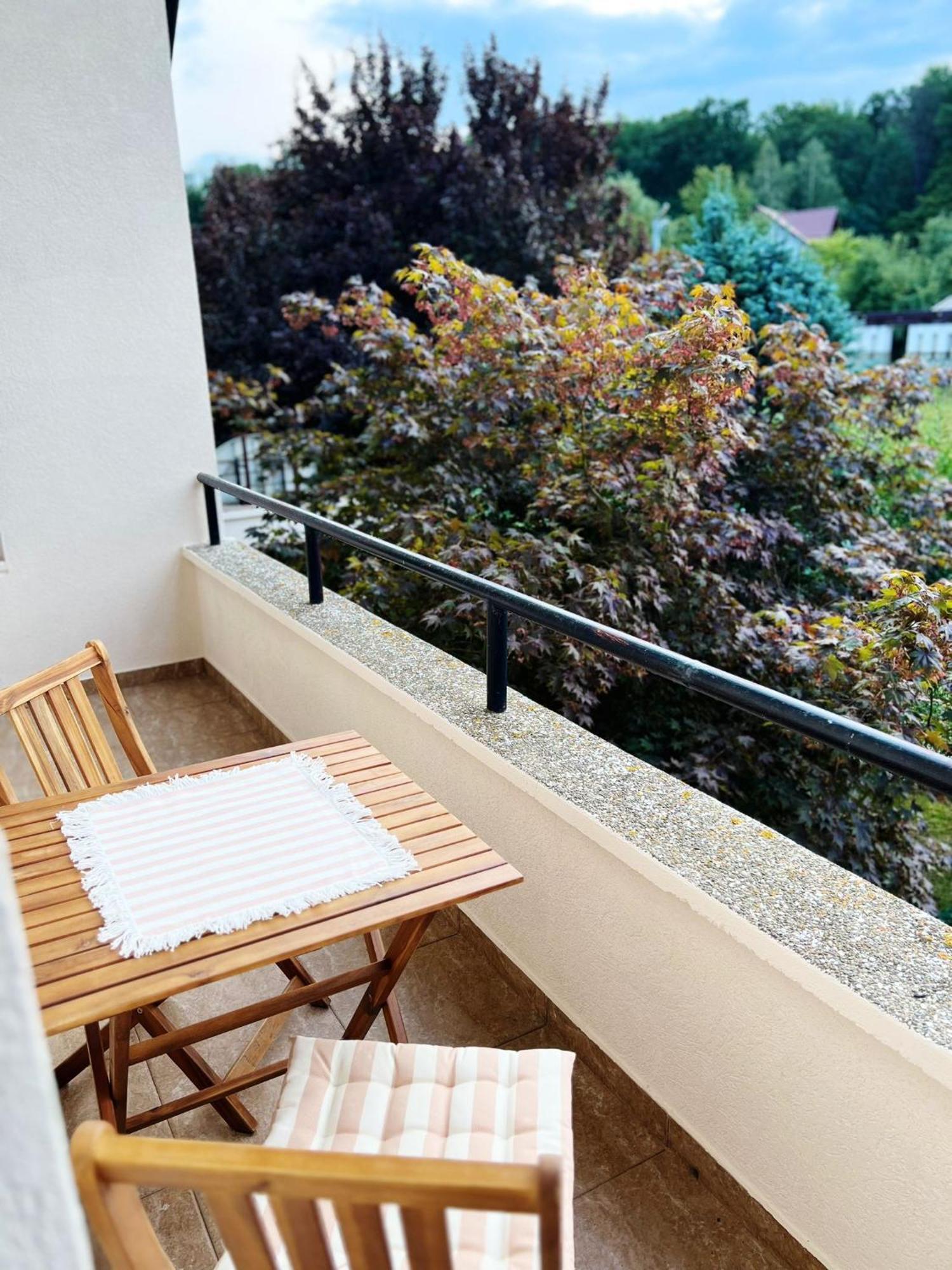Вилла Evie'S Tree House Dragomirna Экстерьер фото