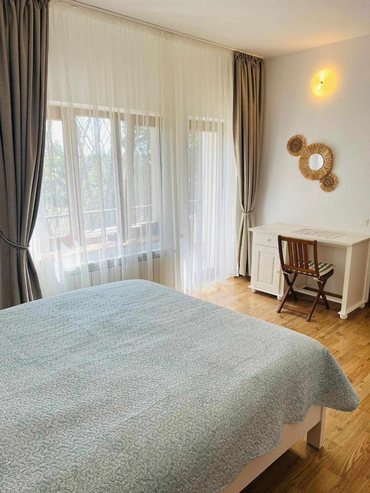 Вилла Evie'S Tree House Dragomirna Экстерьер фото