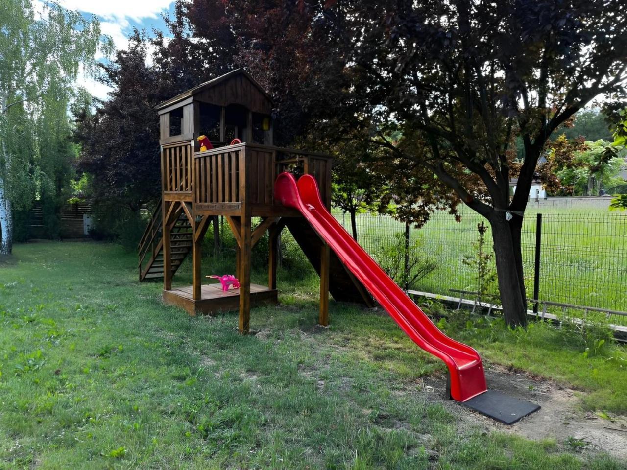 Вилла Evie'S Tree House Dragomirna Экстерьер фото